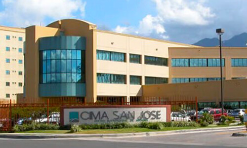Picture of a major Hospital in beautiful San José, Costa Rica.  The picture shows a large sprawling medical complex with light tan colors.