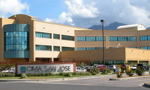 Picture of a major Hospital in beautiful San José, Costa Rica.  The picture shows a large sprawling medical complex with light tan colors.